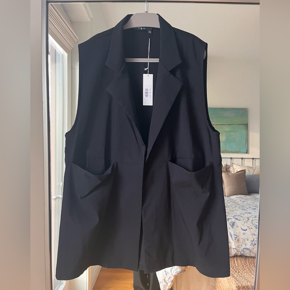 Black Sleeveless Women's Vest/Jacket